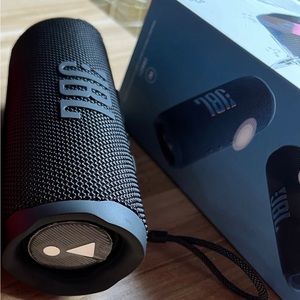 I bought the jbl flip 6 speakers for my new house and never decided to use them